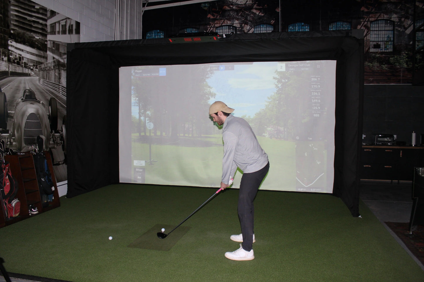 Parlour Series Golf Enclosure – The Sport Screen
